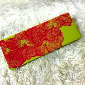 DYLAN & Dillion art to wear clutch floral motif magnetic closure interior pocket
